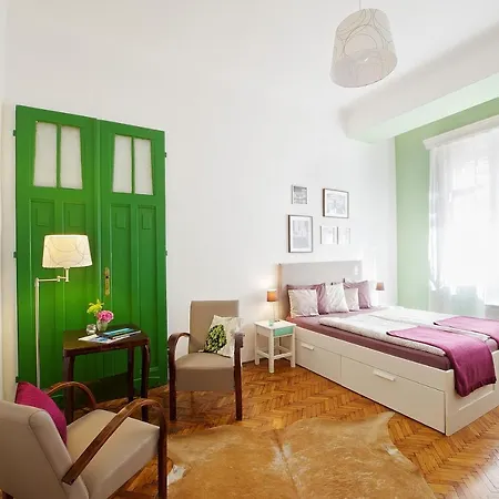 Door Family Daire Budapeşte