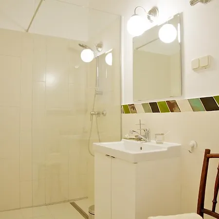 Door Family Apartment *