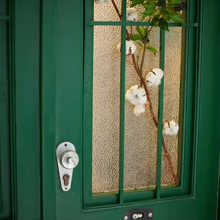 Door Family Apartment *