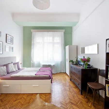 Door Family Apartment *
