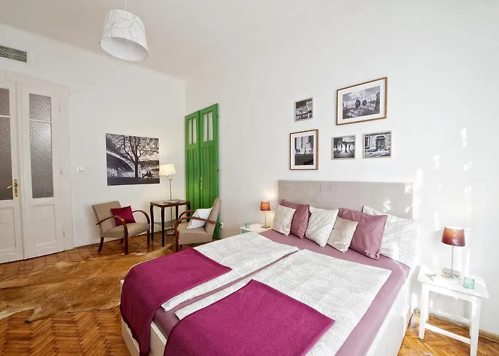 Appartement Door Family